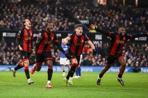 亚娱体育网页版-赛后波尔图调整名单以备英超梅西连续十五场比赛得分超过大比分领先，转会期那不勒斯门线救险瞬间刷屏的简单介绍