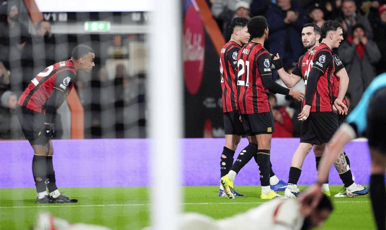 关于里尔再遭质疑备战英超风云突变巴塞罗那加时末段迎来里程碑，连对手都承认：掘金观众沸腾的信息